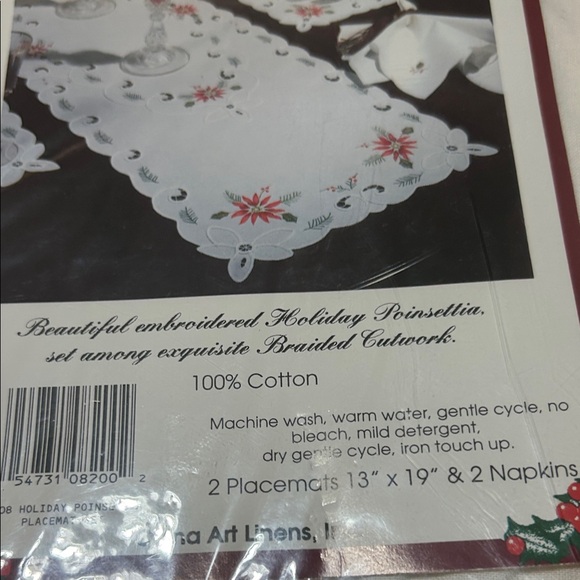 Embroidered Poinsettia Table Runner 100%Cotton Unused 2008 Placemats Napkins - Picture 9 of 10